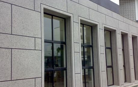 真石漆為什么比傳統(tǒng)的瓷磚更合適?